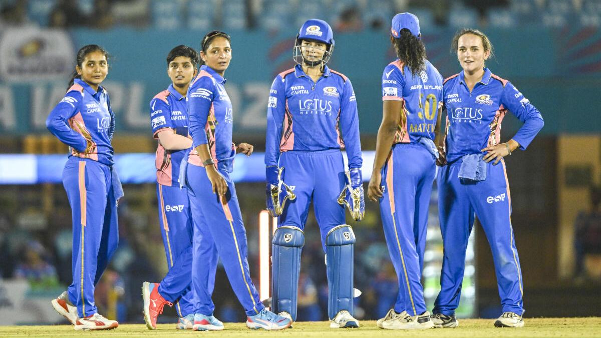 WPL 2025: Mumbai Indians eyes top-of-table finish in clash of champions against Royal Challengers Bengaluru